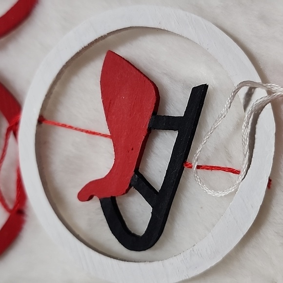 VINTAGE CHRISTMAS DECORATIVE WOODEN ORNAMENTS  HANDMADE - Picture 5 of 8